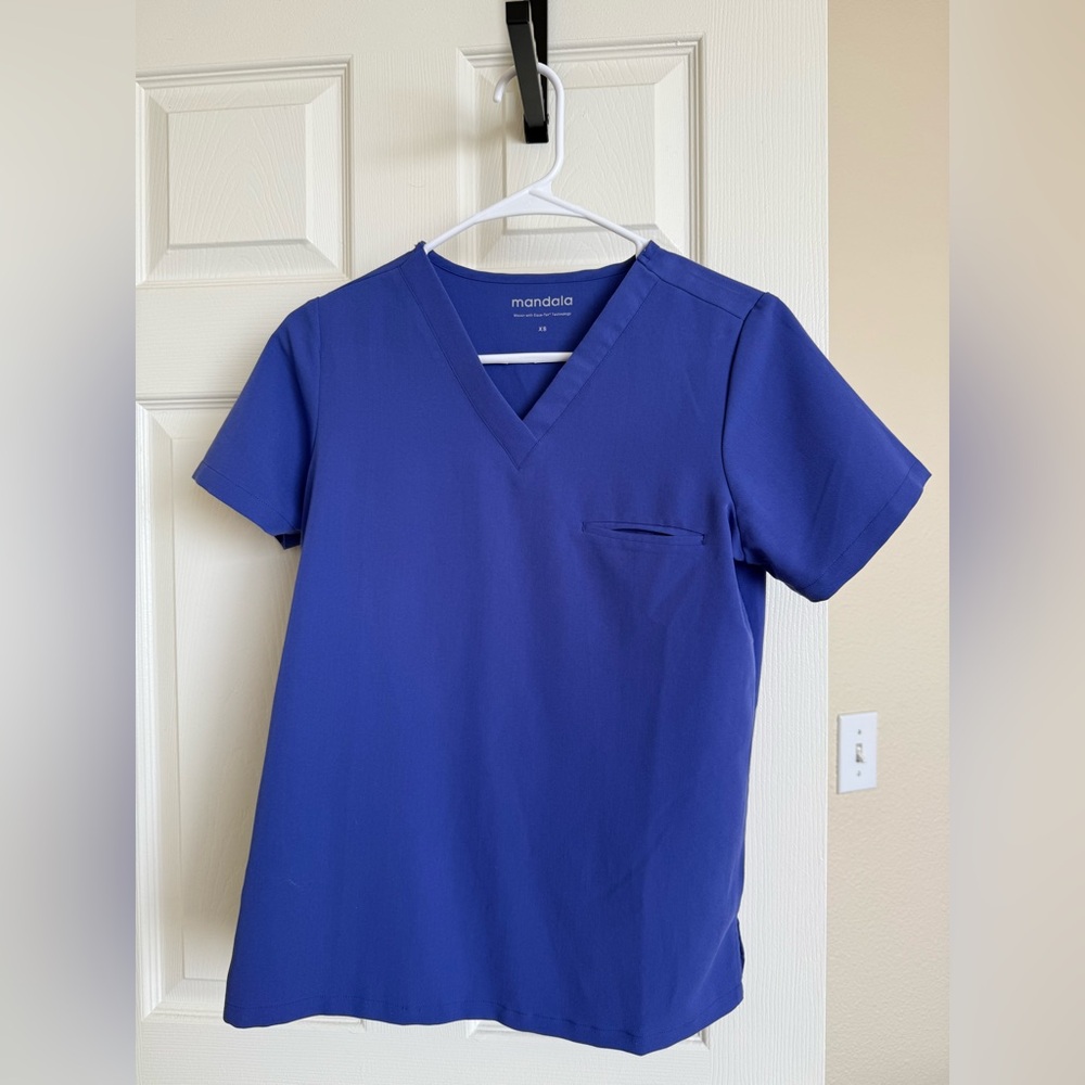 Mandala Women's Short Sleeve V-Neck Scrub Top
